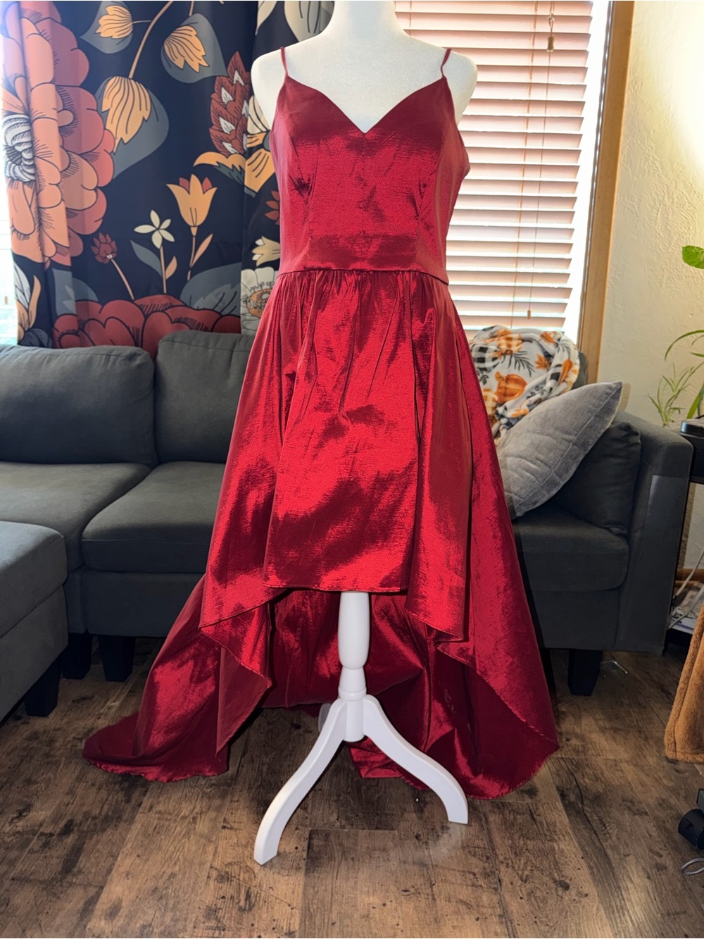 B. Darlin Red Satin Hi-Low V-Neck Strappy Lined Fit & Flare Dress 15/16
